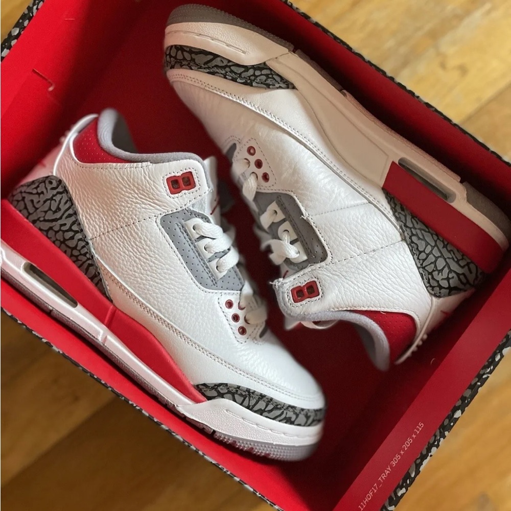 Nike Air Jordan 3s fire red size 5.5 women’s
